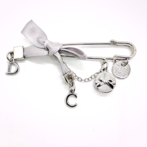 AUTHENTIC CHRISTIAN DIOR BROOCH. - Picture 2 of 3